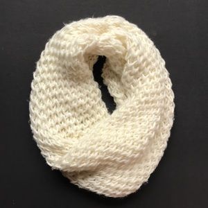Attention Chunky Ivory White Circle Infinity Scarf